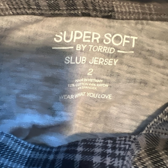 Torrid Size 2 Women's Long Sleeve Hoodie - Picture 3 of 3